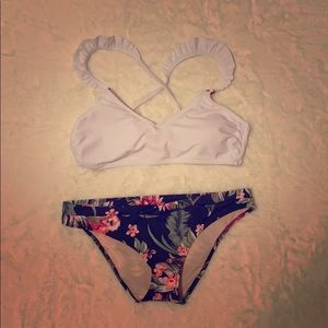 💯 👙 NWOT White Ruffle Top Floral 🌸 Bottoms🔥